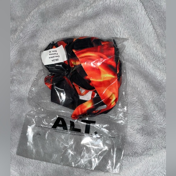 New Sexy One-Piece 🔥 ALT SWIM - Picture 4 of 6